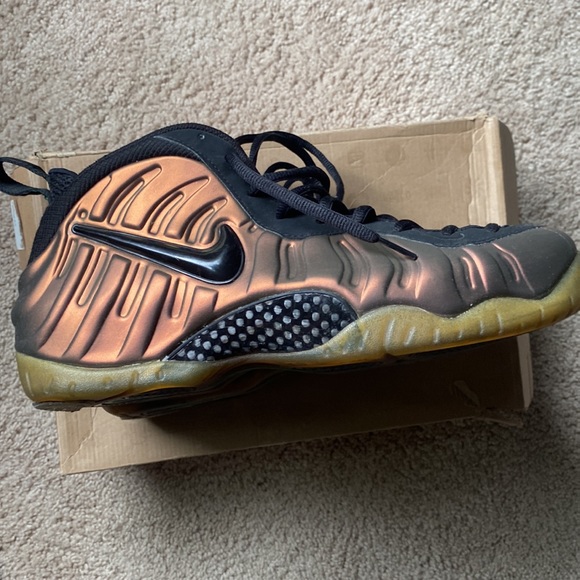 Phone posits a color you cannot fine it’s a copper metallic - Picture 5 of 6